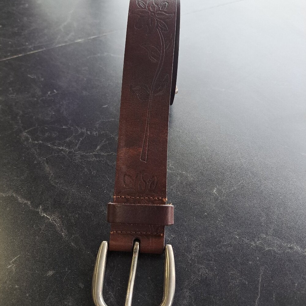 Unbranded Brown Leather Belt w/ Floral Design Sz Large #115